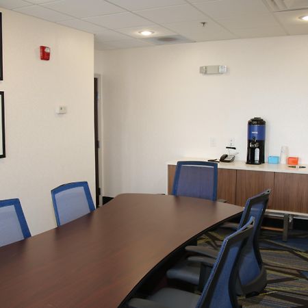 Holiday Inn Express By Ihg Douglas Exterior photo