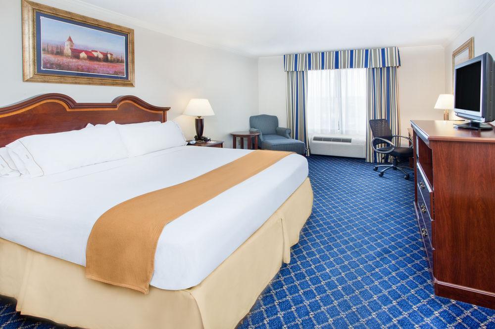 Holiday Inn Express By Ihg Douglas Exterior photo