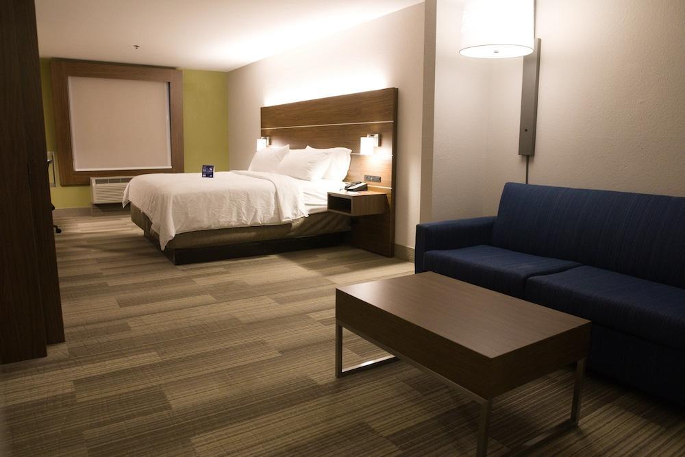 Holiday Inn Express By Ihg Douglas Exterior photo