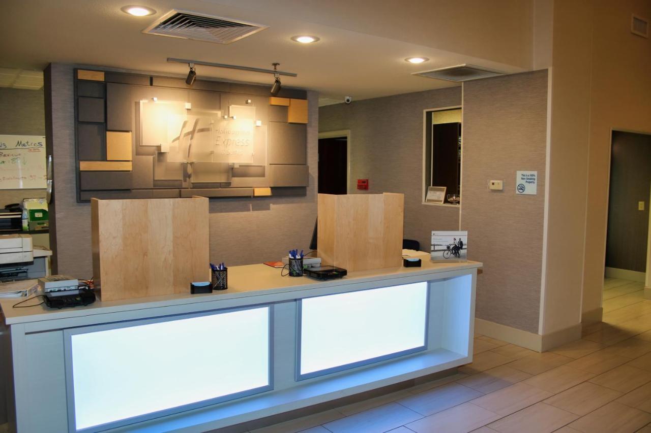 Holiday Inn Express By Ihg Douglas Exterior photo