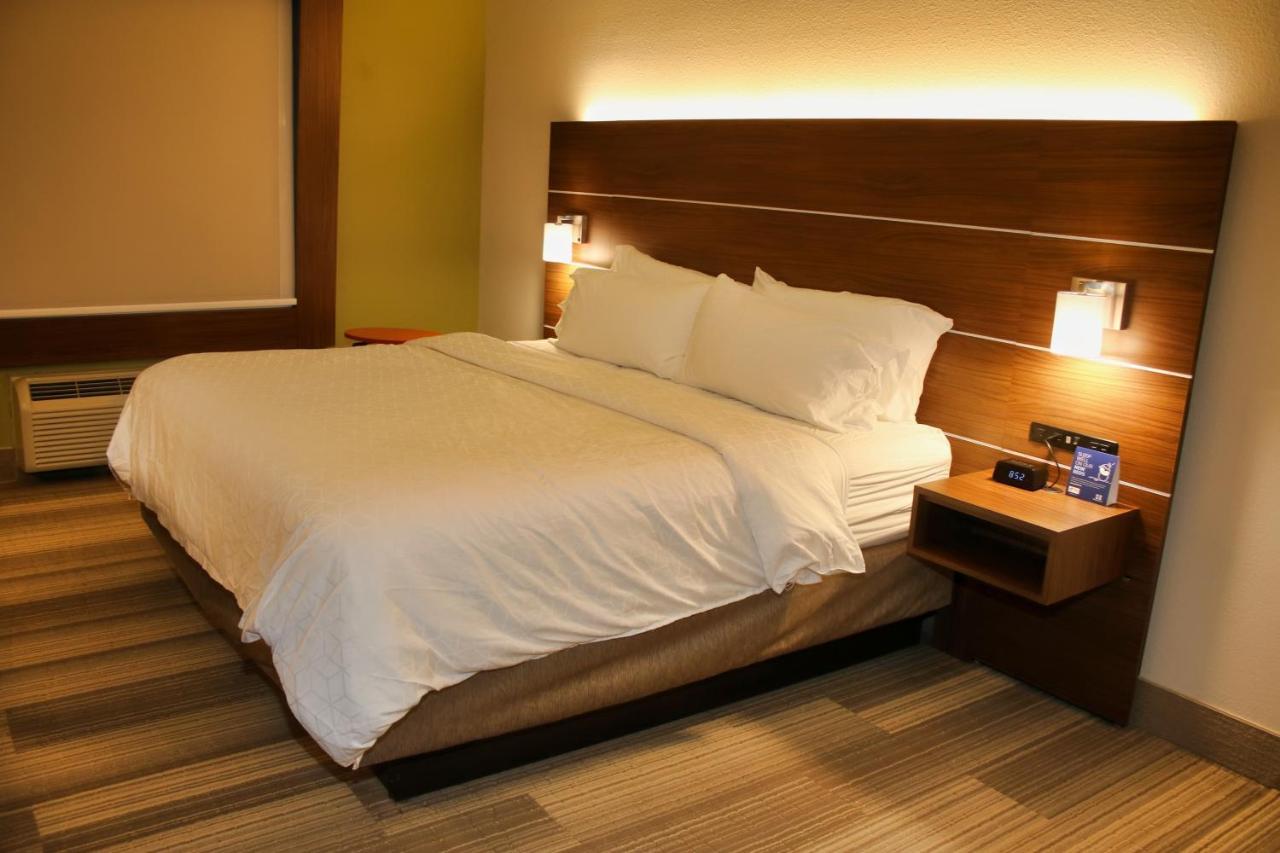 Holiday Inn Express By Ihg Douglas Exterior photo