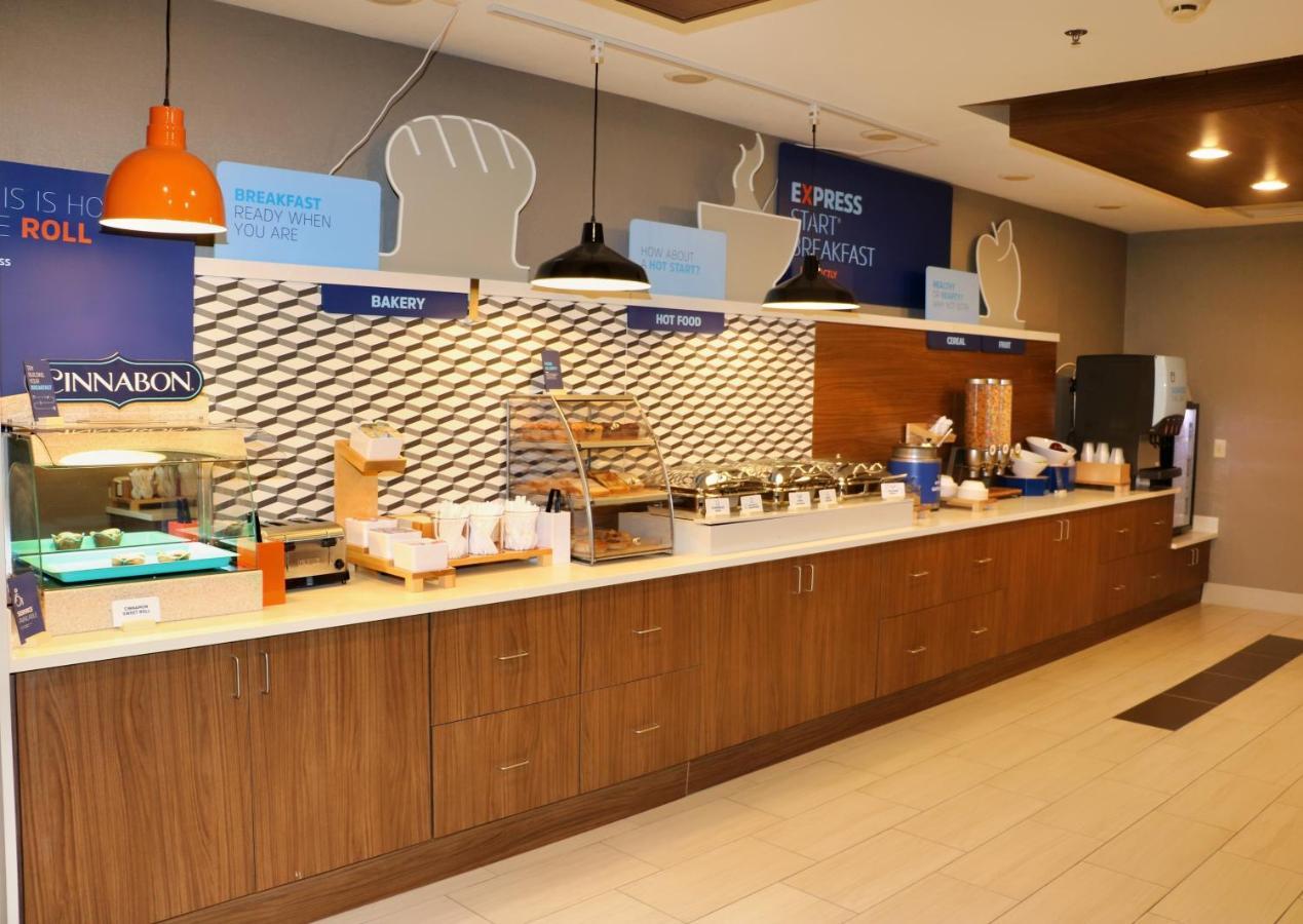 Holiday Inn Express By Ihg Douglas Exterior photo