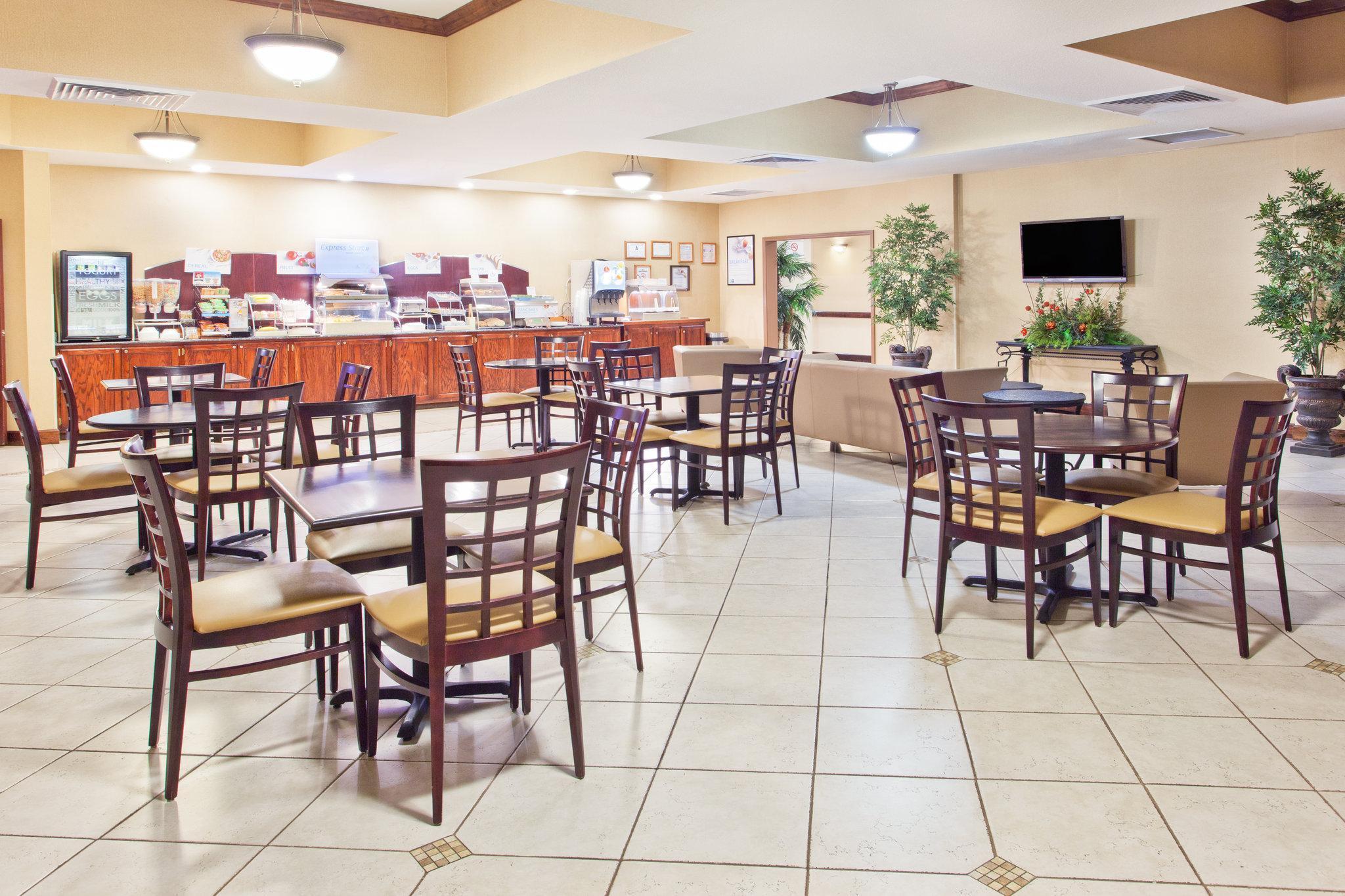 Holiday Inn Express By Ihg Douglas Exterior photo