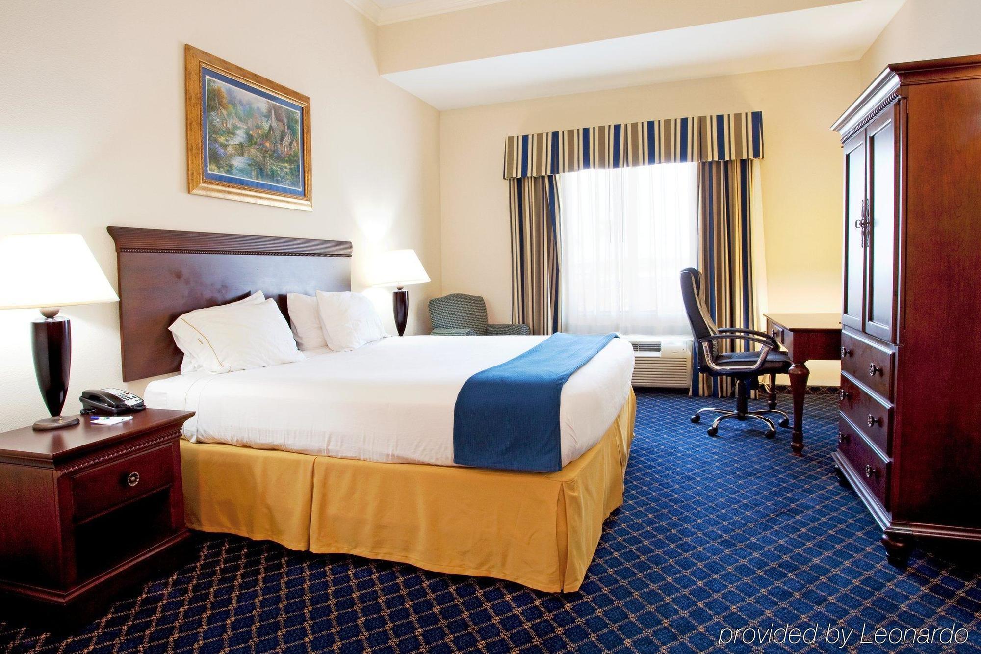 Holiday Inn Express By Ihg Douglas Room photo