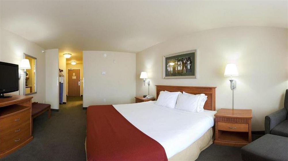 Holiday Inn Express By Ihg Douglas Exterior photo
